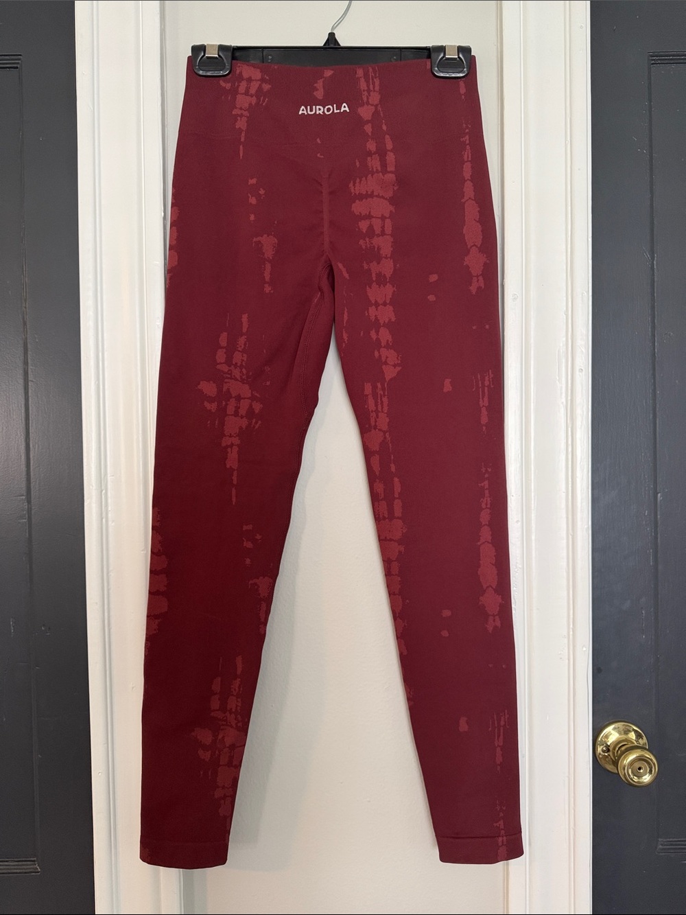 Aurola Women's Maroon Tie-Dye High-Rise Leggings